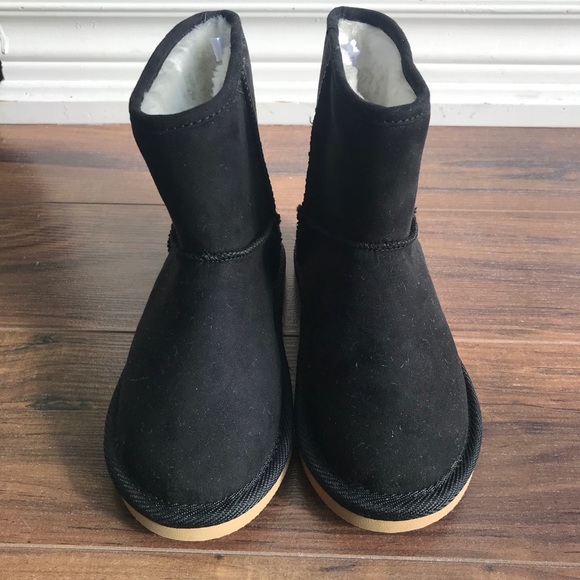 Brand new Old Navy toddler faux suede winter boots - Picture 2 of 7